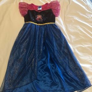 Disney princess Anna from Frozen nightgown. like new. Size 6